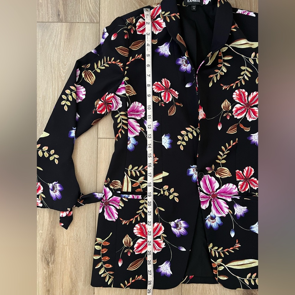 EXPRESS Floral Tie Sleeve Boyfriend Blazer EUC - Picture 7 of 11